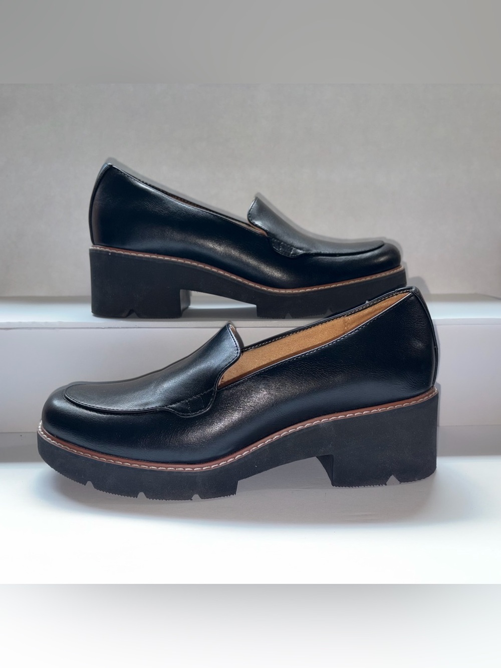 Naturalizer Black Faux Leather Women’s Cabaret Lug Sole Loafers 8.5M